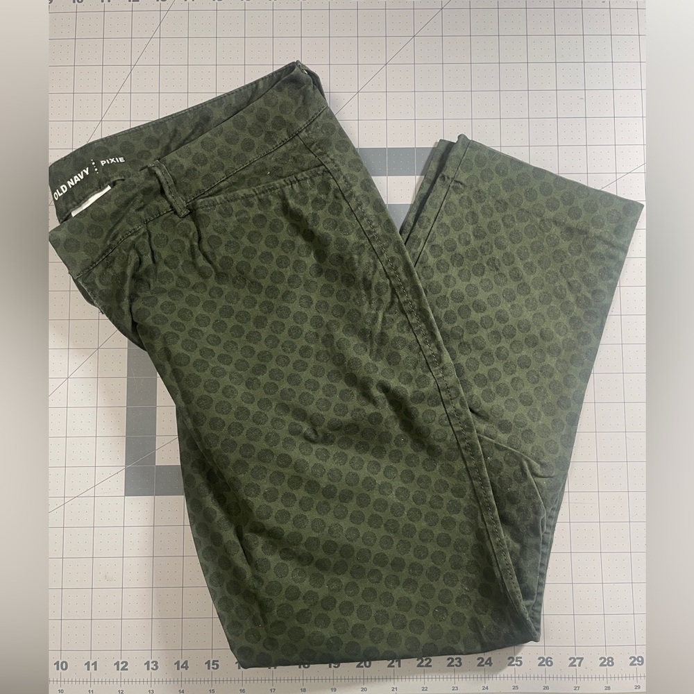 Old Navy Women’s - Pixie Pants - Polka Dot on Green